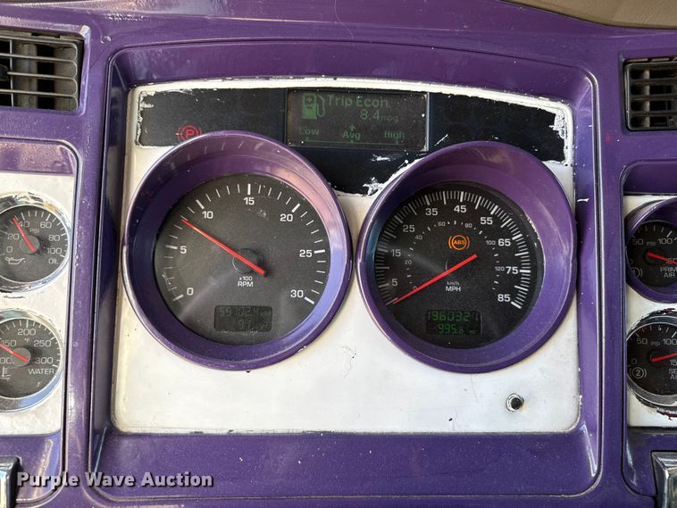 image for item EP0600 2009 Kenworth T600 semi truck