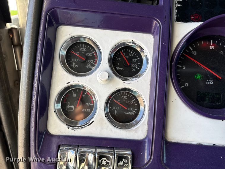 image for item EP0600 2009 Kenworth T600 semi truck