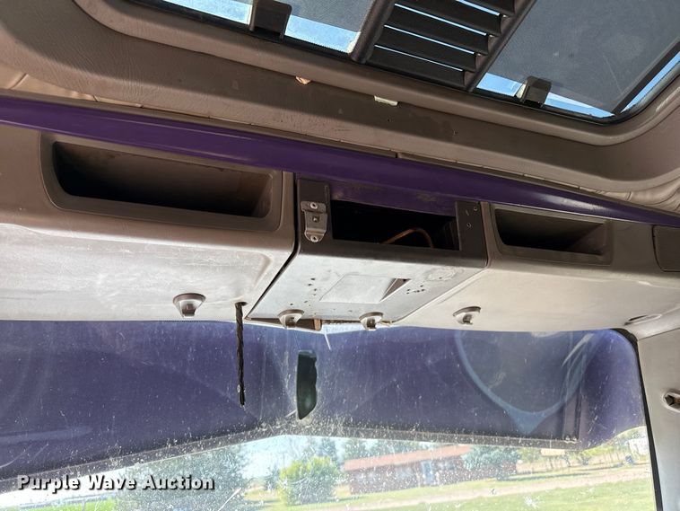 image for item EP0600 2009 Kenworth T600 semi truck