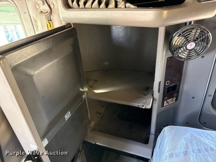 image for item EP0600 2009 Kenworth T600 semi truck