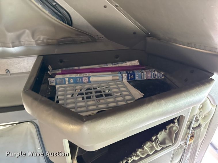 image for item EP0600 2009 Kenworth T600 semi truck