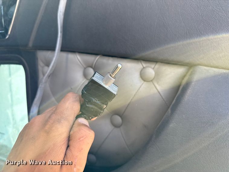 image for item EP0600 2009 Kenworth T600 semi truck