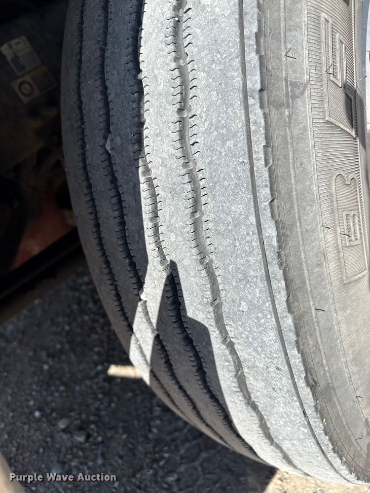 image for item EP0600 2009 Kenworth T600 semi truck