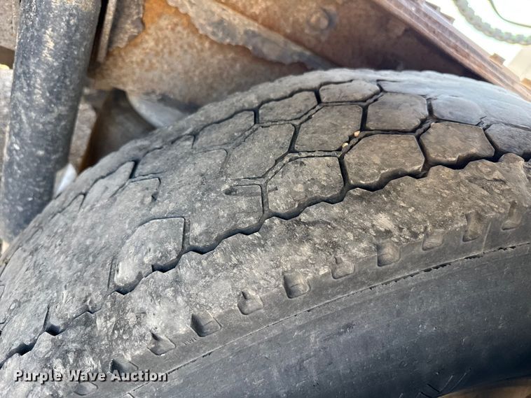 image for item EP0600 2009 Kenworth T600 semi truck