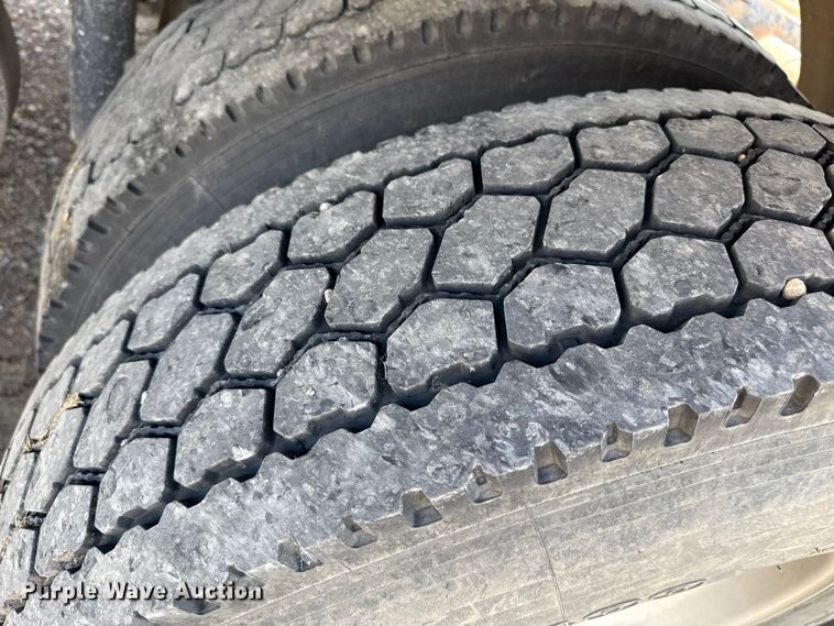 image for item EP0600 2009 Kenworth T600 semi truck