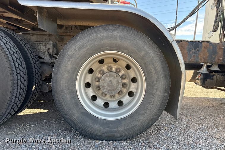 image for item EP0600 2009 Kenworth T600 semi truck