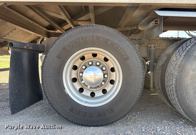 image for item EP0600 2009 Kenworth T600 semi truck