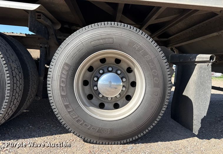 image for item EP0600 2009 Kenworth T600 semi truck