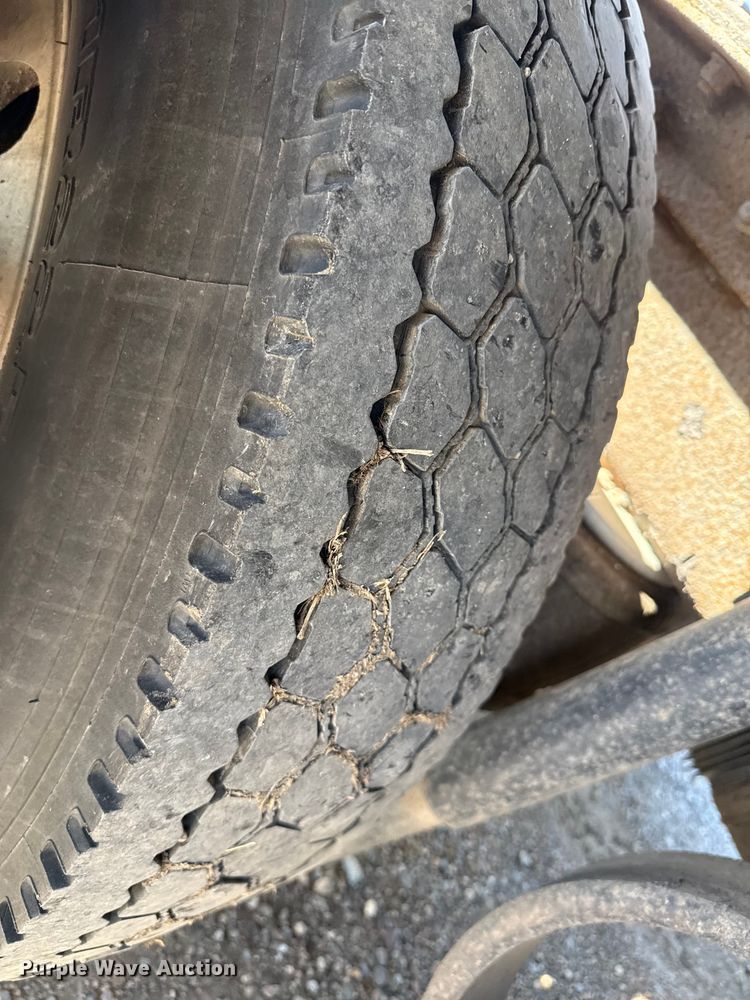 image for item EP0600 2009 Kenworth T600 semi truck