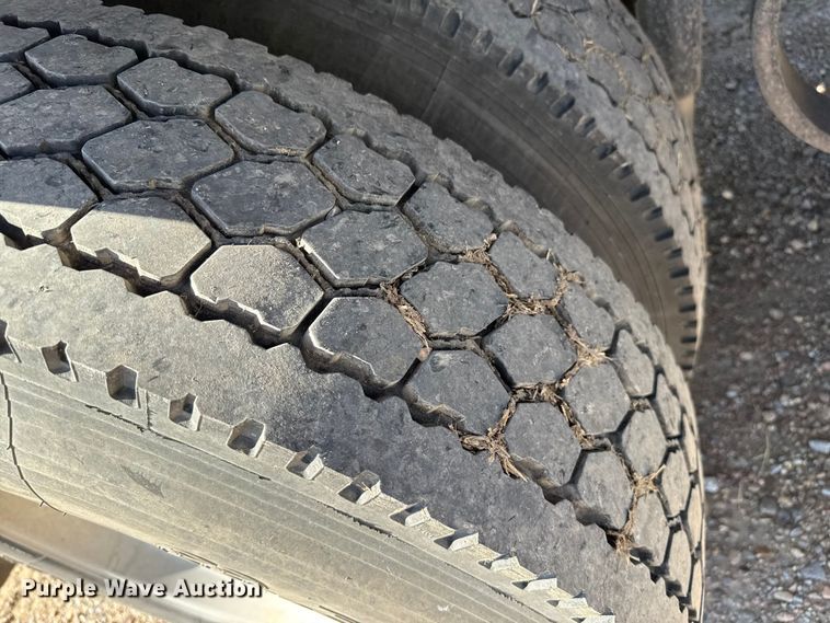 image for item EP0600 2009 Kenworth T600 semi truck