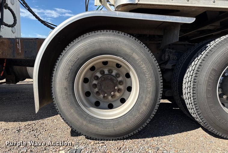 image for item EP0600 2009 Kenworth T600 semi truck