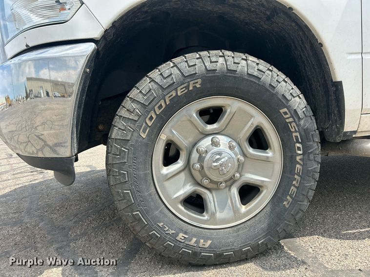 image for item EQ0521 2018 Dodge  Ram 2500 utility bed pickup truck