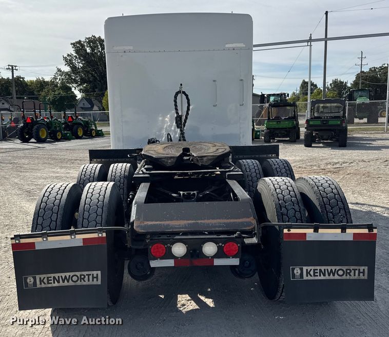 image for item ER0043 2016 Kenworth W900L semi truck