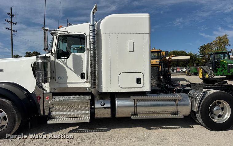 image for item ER0043 2016 Kenworth W900L semi truck