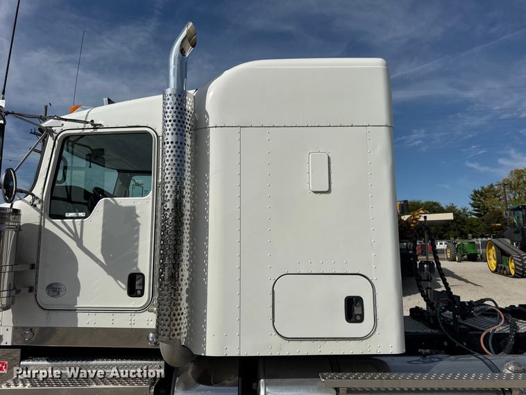 image for item ER0043 2016 Kenworth W900L semi truck