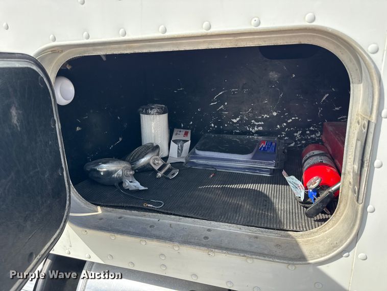 image for item ER0043 2016 Kenworth W900L semi truck