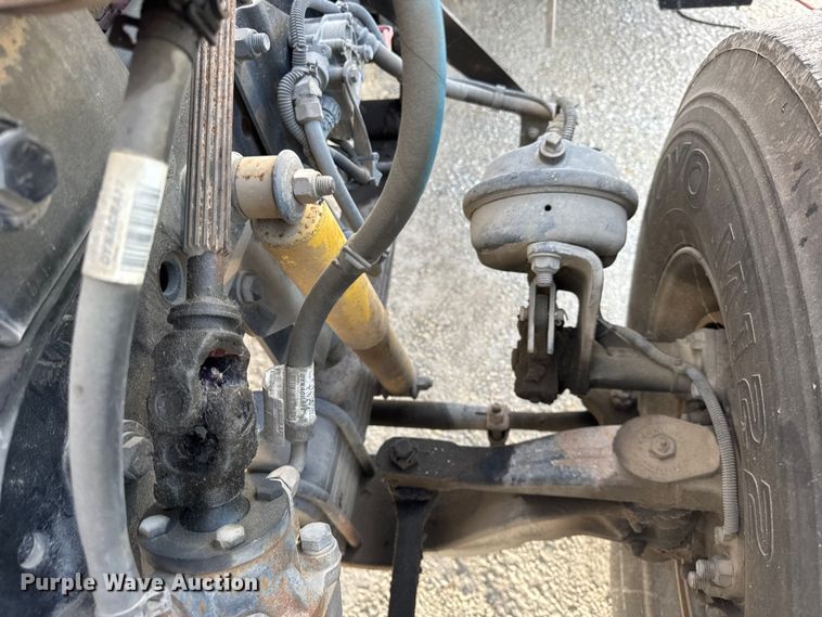 image for item ER0043 2016 Kenworth W900L semi truck