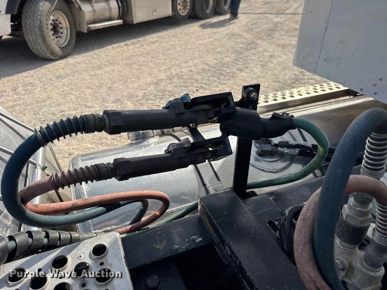 image for item ER0043 2016 Kenworth W900L semi truck