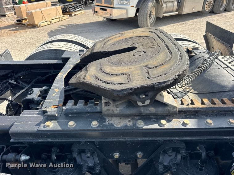 image for item ER0043 2016 Kenworth W900L semi truck