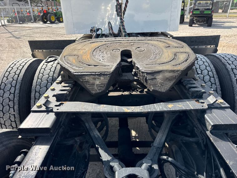 image for item ER0043 2016 Kenworth W900L semi truck