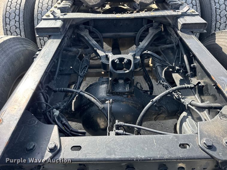 image for item ER0043 2016 Kenworth W900L semi truck