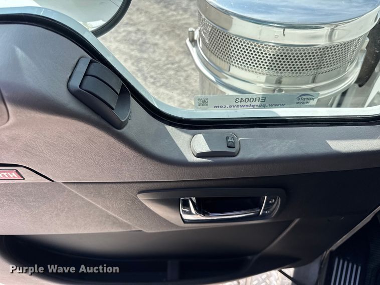 image for item ER0043 2016 Kenworth W900L semi truck