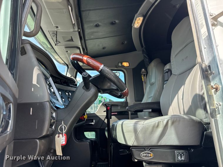 image for item ER0043 2016 Kenworth W900L semi truck