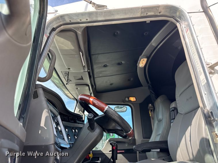 image for item ER0043 2016 Kenworth W900L semi truck