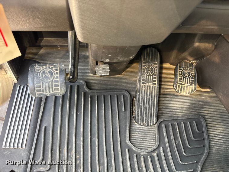 image for item ER0043 2016 Kenworth W900L semi truck