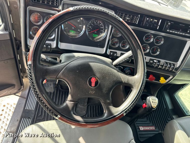 image for item ER0043 2016 Kenworth W900L semi truck