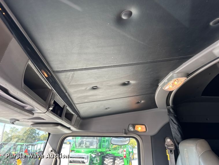 image for item ER0043 2016 Kenworth W900L semi truck