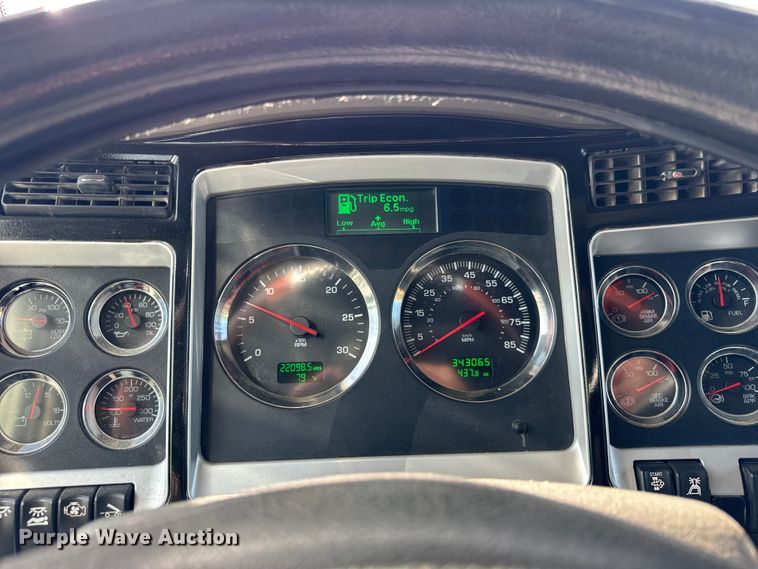 image for item ER0043 2016 Kenworth W900L semi truck