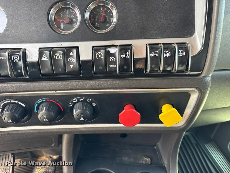 image for item ER0043 2016 Kenworth W900L semi truck