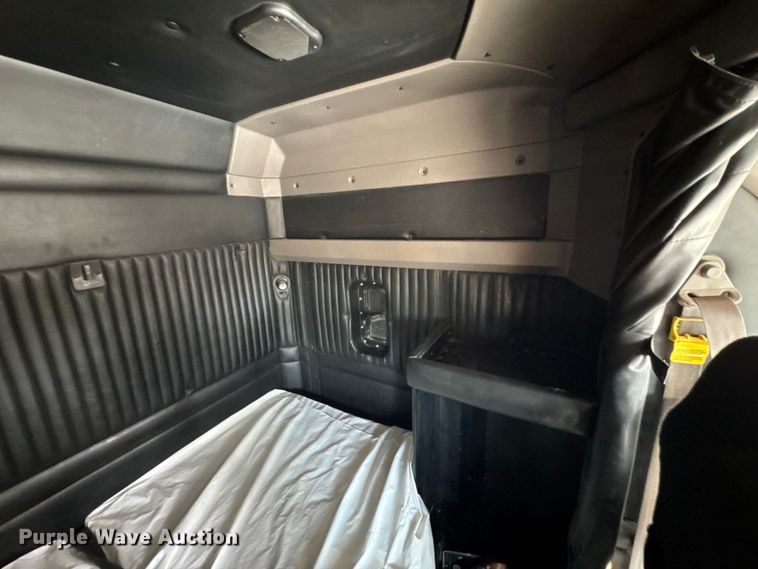 image for item ER0043 2016 Kenworth W900L semi truck