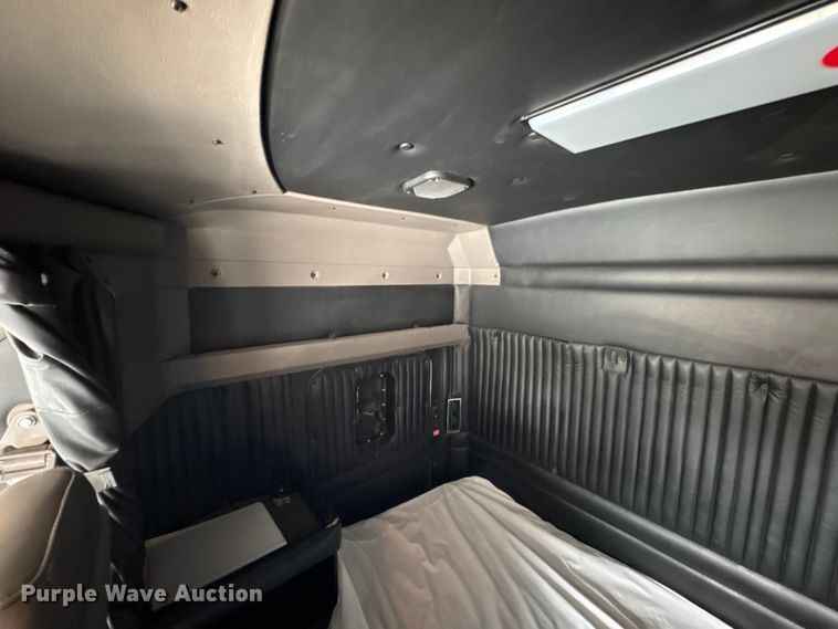 image for item ER0043 2016 Kenworth W900L semi truck