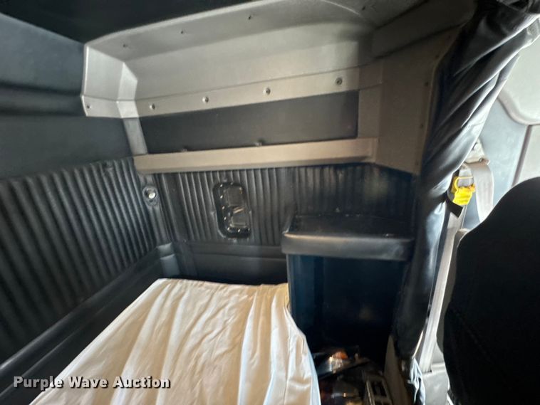 image for item ER0043 2016 Kenworth W900L semi truck