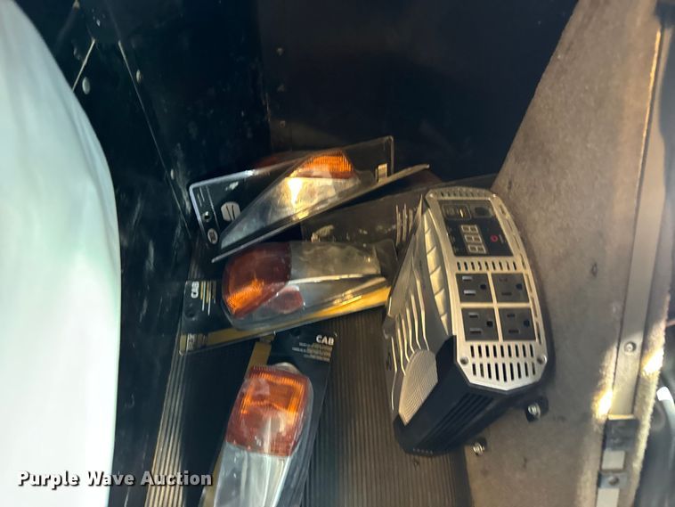 image for item ER0043 2016 Kenworth W900L semi truck