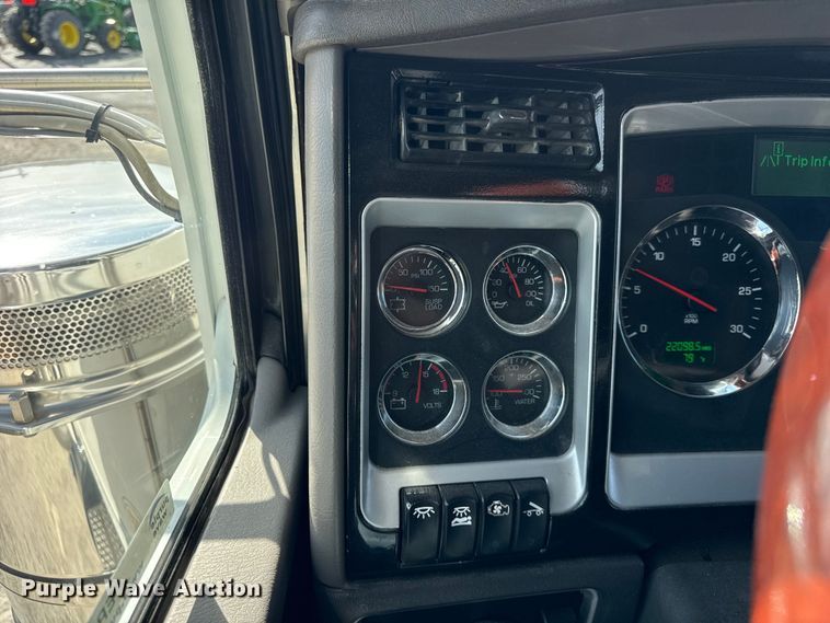 image for item ER0043 2016 Kenworth W900L semi truck