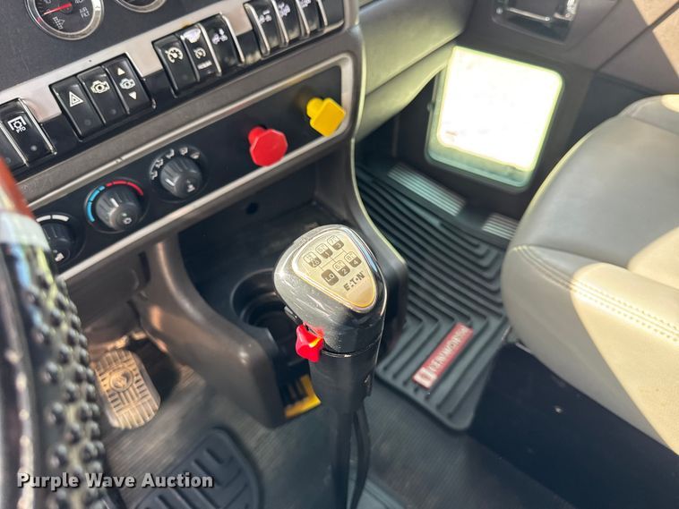 image for item ER0043 2016 Kenworth W900L semi truck