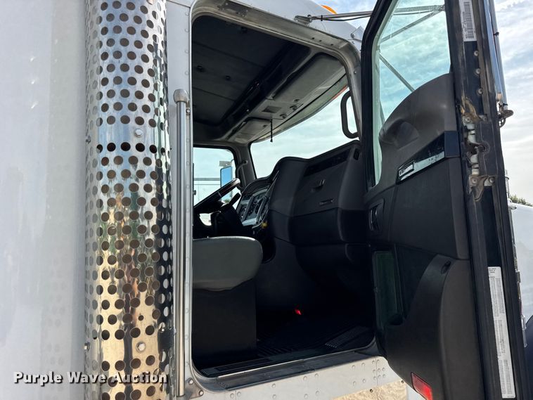 image for item ER0043 2016 Kenworth W900L semi truck