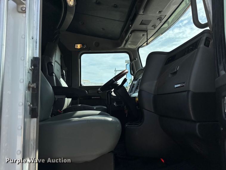 image for item ER0043 2016 Kenworth W900L semi truck