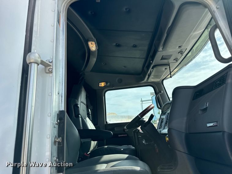 image for item ER0043 2016 Kenworth W900L semi truck
