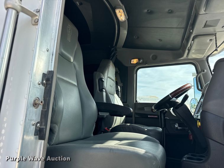 image for item ER0043 2016 Kenworth W900L semi truck