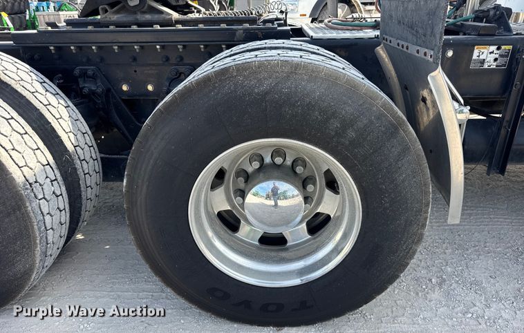 image for item ER0043 2016 Kenworth W900L semi truck