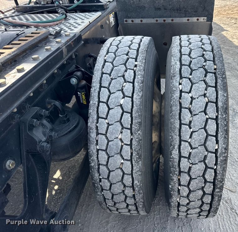 image for item ER0043 2016 Kenworth W900L semi truck