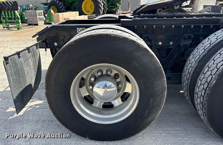 image for item ER0043 2016 Kenworth W900L semi truck