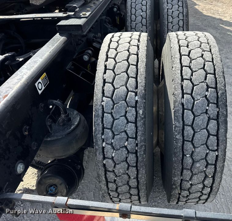 image for item ER0043 2016 Kenworth W900L semi truck