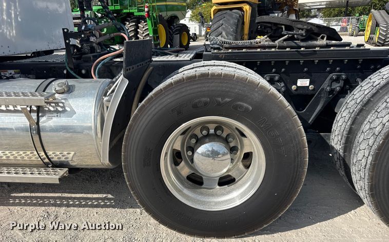 image for item ER0043 2016 Kenworth W900L semi truck