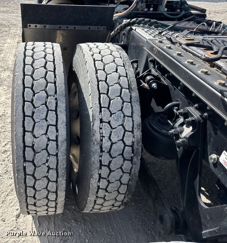 image for item ER0043 2016 Kenworth W900L semi truck