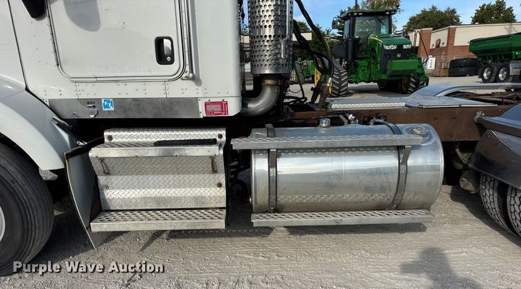 image for item ER0044 2007 Kenworth T800 semi truck